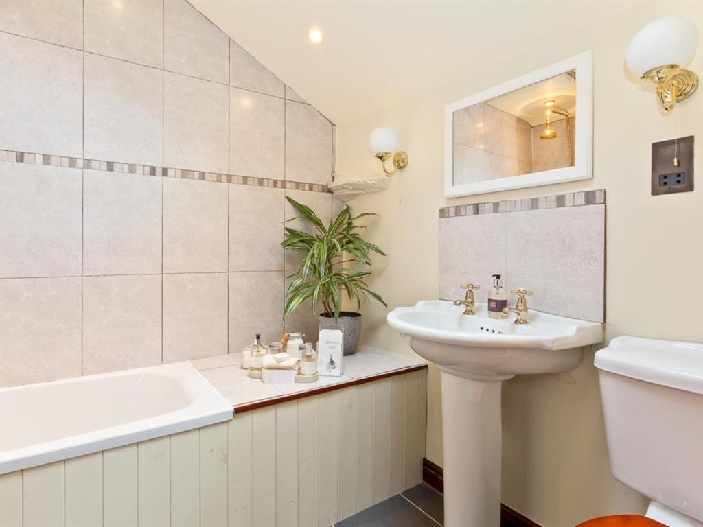 Waterwheel Guesthouse Ambleside Bagian luar foto