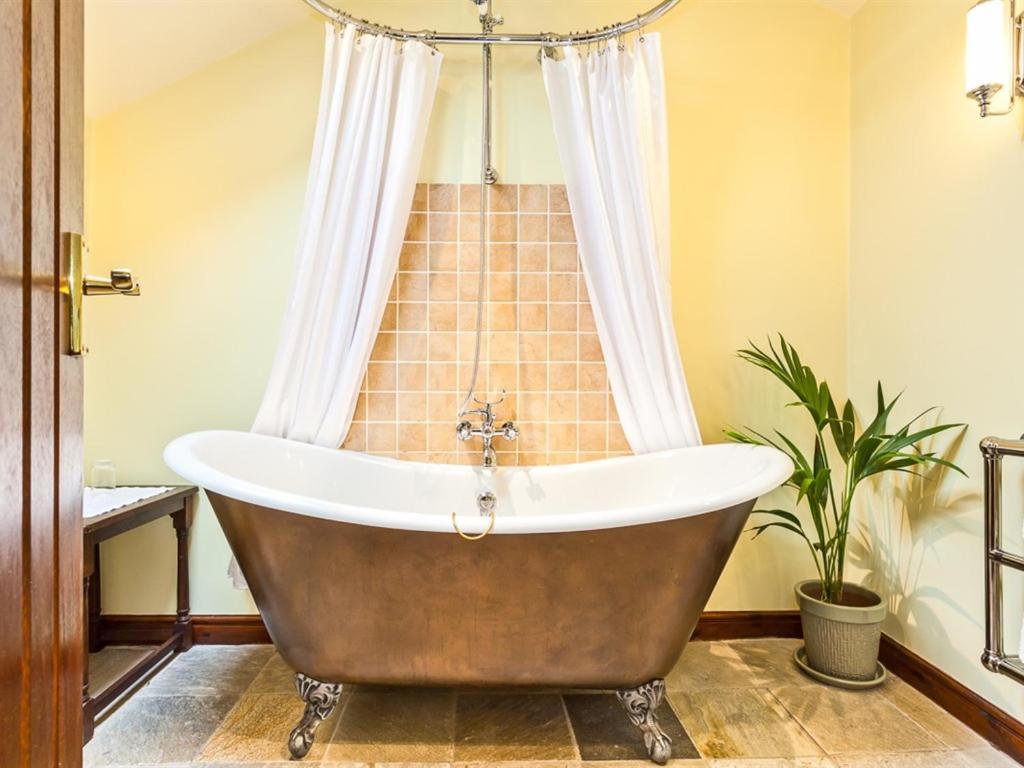 Waterwheel Guesthouse Ambleside Bagian luar foto