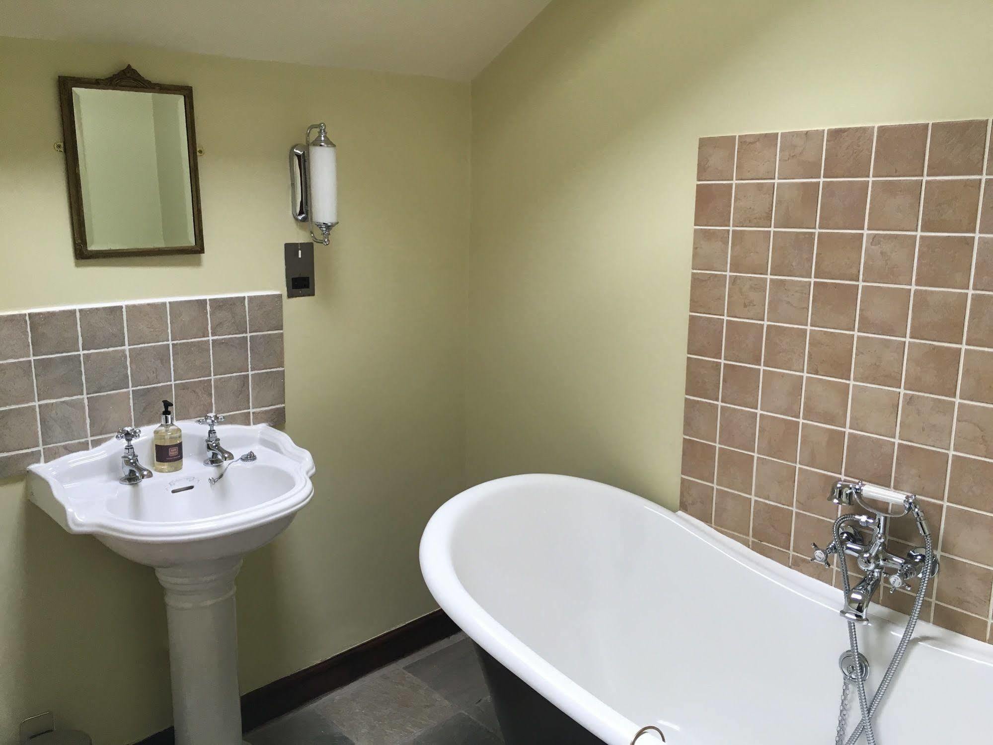 Waterwheel Guesthouse Ambleside Bagian luar foto